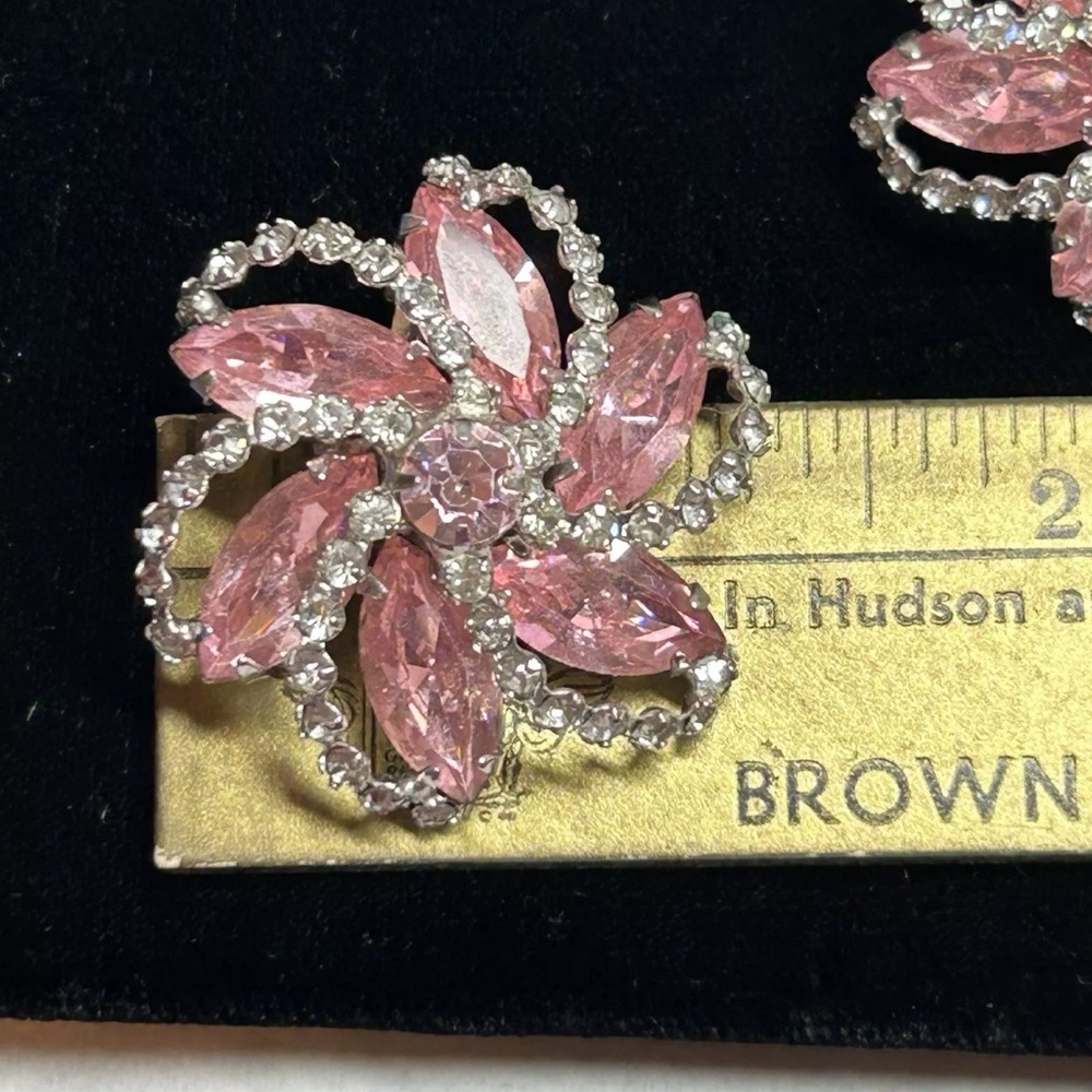 Signed Weiss Silvertone Clear & Pink Crystal Pinwheel Bracelet Clip On Earrings - Picture 9 of 13